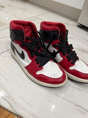 Wmns Air Jordan 1 Retro High OG 'Satin Red'
